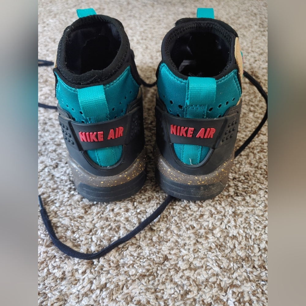 Nike Men's Vintage ACG Sneakers Beige Teal Black with Red Accents - Picture 6 of 8
